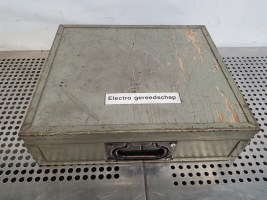 Gereedschapskist  met gereedschap voor electriciteit (2)